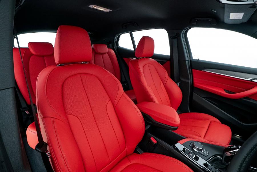 Интерьер BMW X2 sDrive20i M Sport (F39) 2018 года  (MY) (фото 8 из 8)